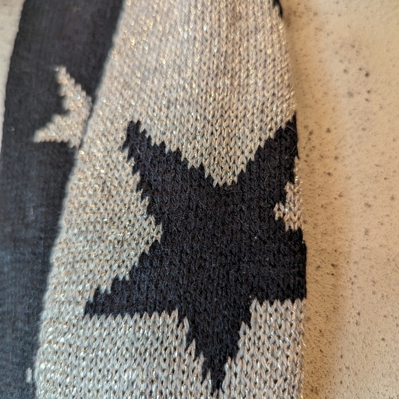Aeropostale double sided reversible star scarf, black & silver - Picture 5 of 10